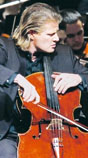 Solist ist der ungarische Cello-Star Làszlò Fenyö